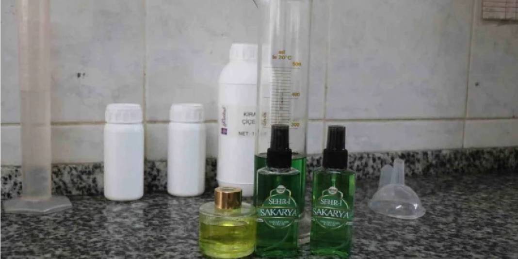 Çiçekler şişelere giriyor, kokusunu tüm dünya alıyor: 3 boyutlu özelliğiyle dikkat çekiyor 5